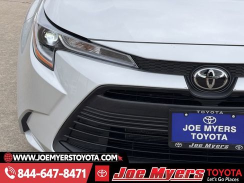 Used 2025 Toyota Corolla LE image 5