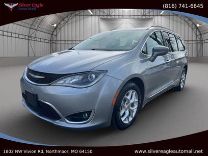 Used 2017 Chrysler Pacifica Touring-L w/ Tire & Wheel Group