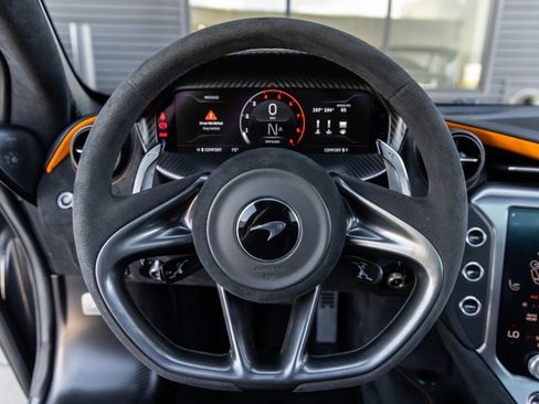Used 2024 McLaren 750S Spider RWD image 30