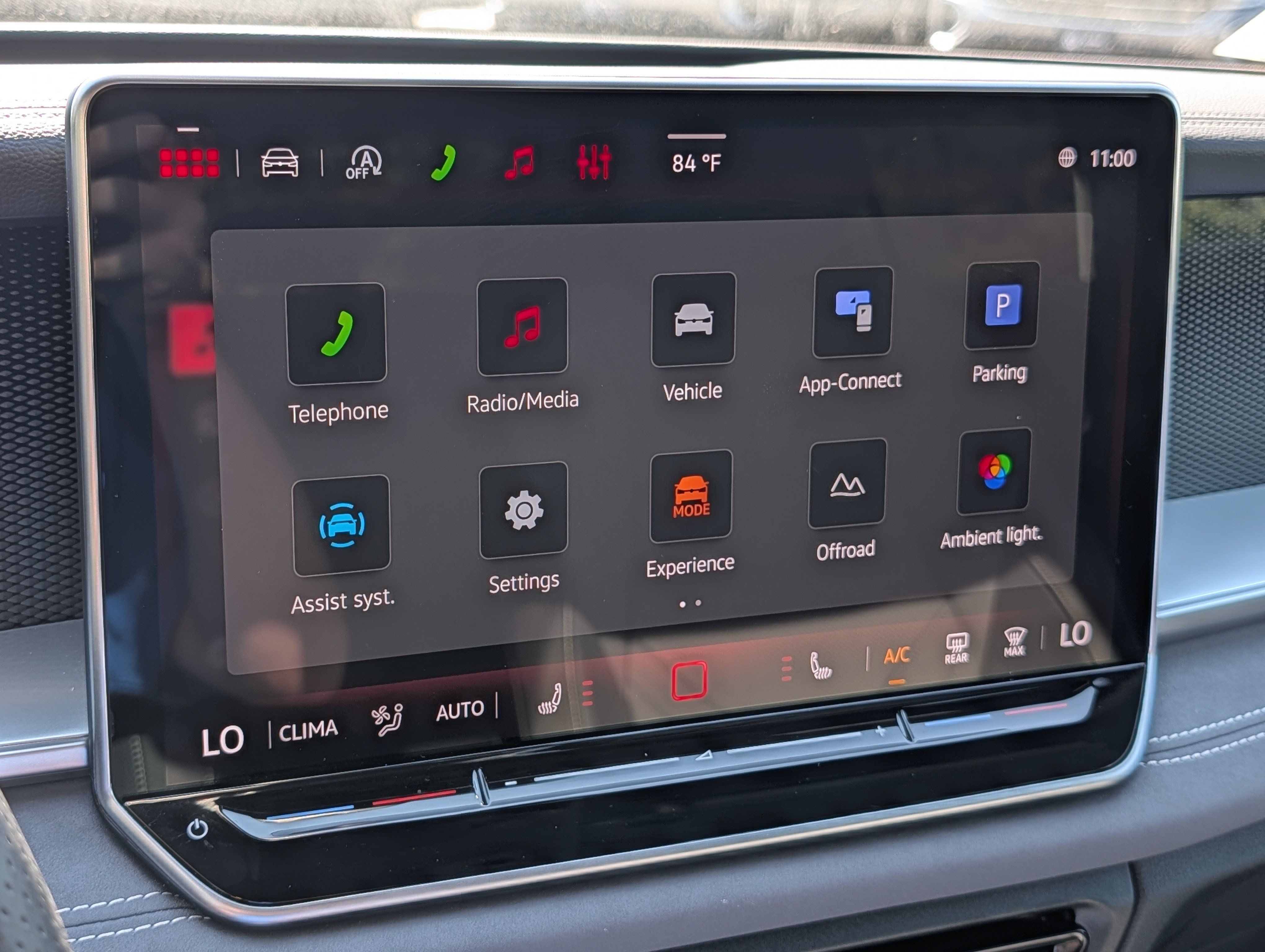 Certified 2026 Volkswagen Tiguan SE R-Line AWD/4WD image 22