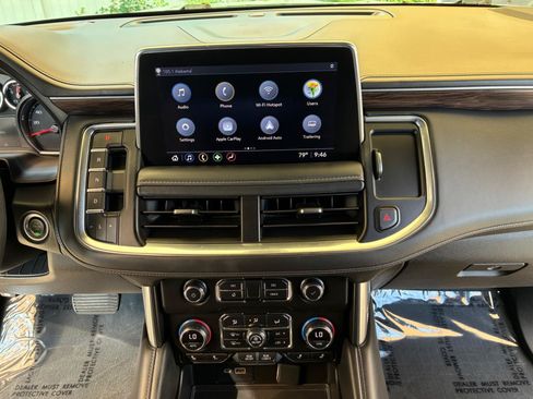 Used 2021 Chevrolet Suburban Z71 w/ Z71 Signature Package AWD/4WD image 20