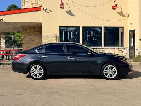 Used 2017 Nissan Altima 3.5 SL FWD image 6