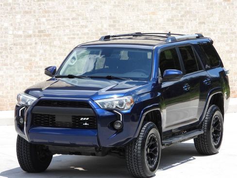 Used 2020 Toyota 4Runner SR5 AWD/4WD image 28