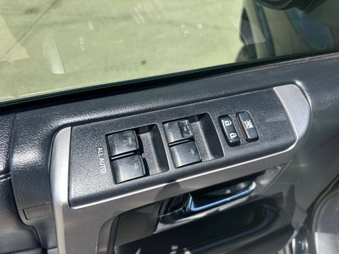 Used 2019 Toyota 4Runner SR5 AWD/4WD image 17