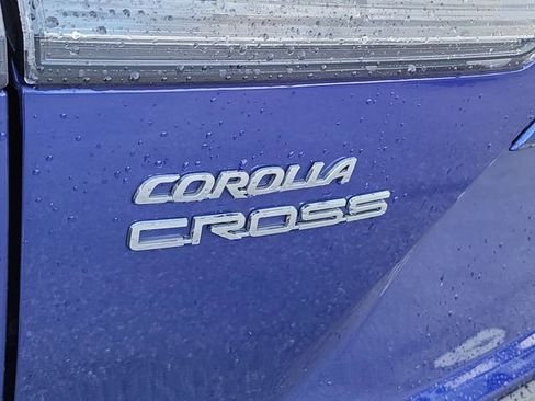 Used 2022 Toyota Corolla Cross XLE image 5