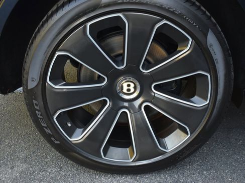 Used 2020 Bentley Bentayga Design Series image 56