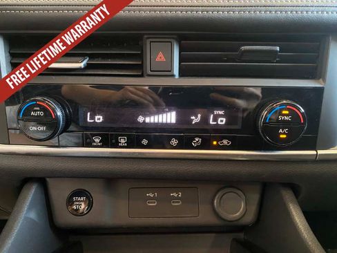Used 2025 Nissan Rogue SV AWD/4WD image 37