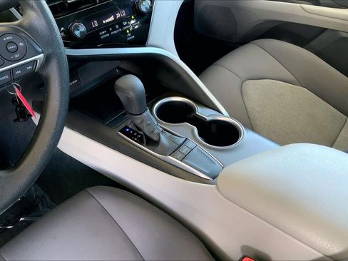 Used 2022 Toyota Camry LE FWD image 17