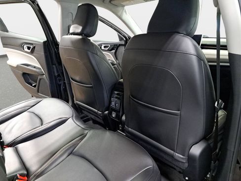 Certified 2022 Jeep Compass Limited image 11