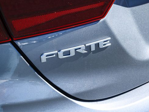 Used 2024 Kia Forte LXS image 13