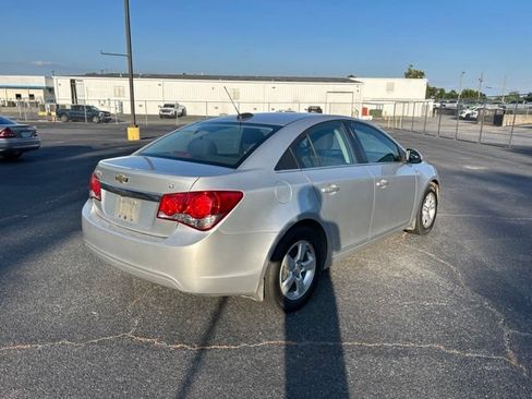 Used 2016 Chevrolet Cruze LT w/ Technology Package FWD image 4