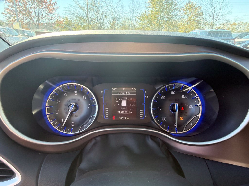 Used 2023 Chrysler Voyager LX FWD image 7