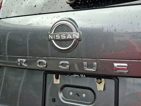 Used 2023 Nissan Rogue S AWD/4WD image 29