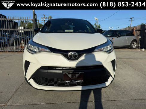 Used 2020 Toyota C-HR XLE FWD image 2