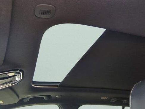 Used 2023 Jeep Grand Cherokee Overland w/ Luxury Tech Group IV image 16