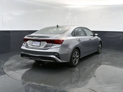 Used 2023 Kia Forte LXS w/ LXS Technology Package FWD image 5