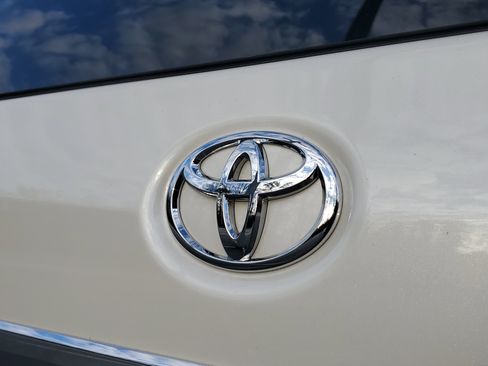 Certified 2017 Toyota Sienna XLE image 8