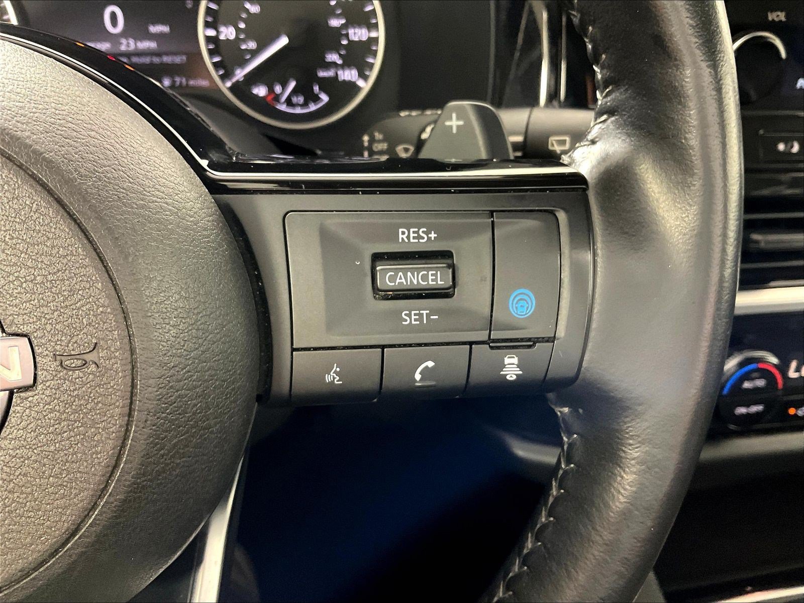 Used 2023 Nissan Pathfinder SL AWD/4WD image 12