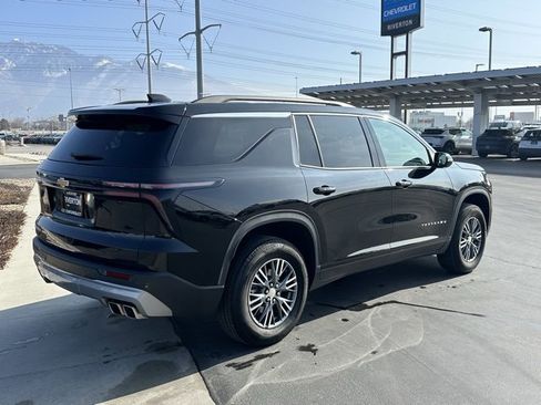 Used 2025 Chevrolet Traverse LT image 30