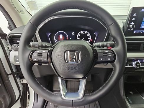 Used 2025 Honda Pilot Touring image 25