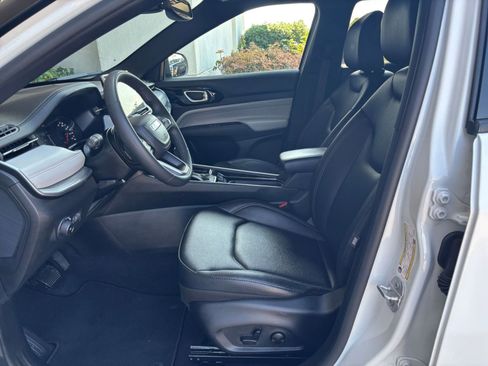 Used 2025 Jeep Compass Limited AWD/4WD image 28