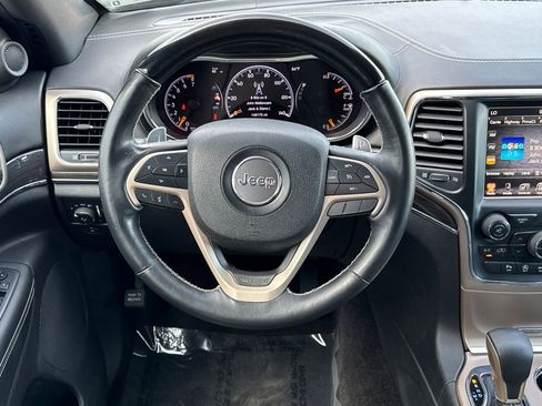 Used 2017 Jeep Grand Cherokee Overland image 16