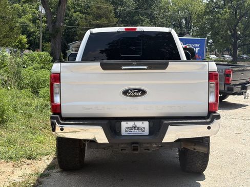 Used 2017 Ford F250 Lariat w/ Lariat Value Package AWD/4WD image 4