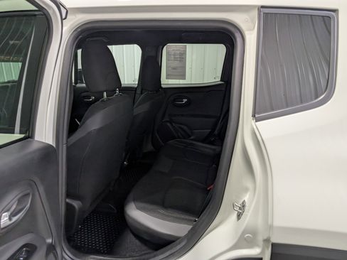 Used 2022 Jeep Renegade Altitude w/ Convenience Group image 9