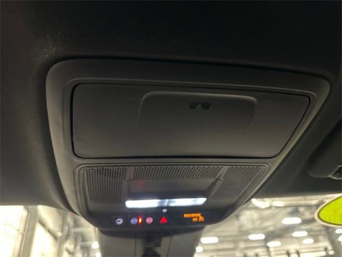 Used 2024 Chevrolet Traverse Z71 image 35