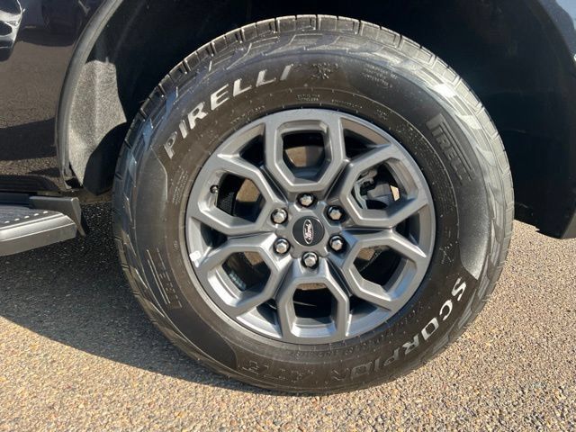 Used 2025 Ford Expedition Active AWD/4WD image 9