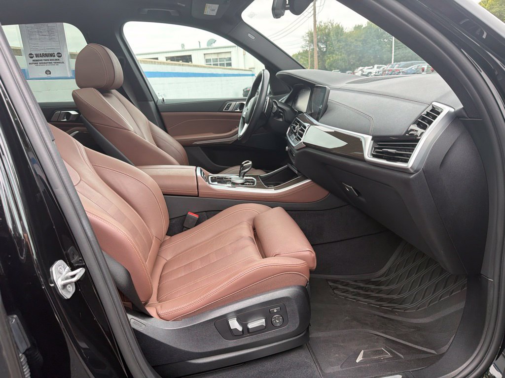 Used 2022 BMW X5 xDrive40i w/ Parking Assistance Package AWD/4WD image 26
