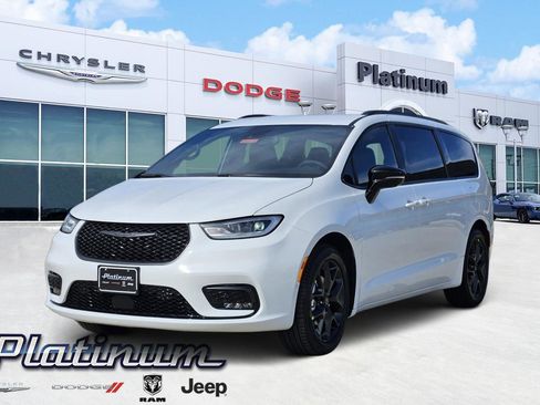 New 2026 Chrysler Pacifica Select image 2