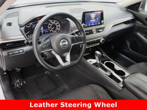 Used 2024 Nissan Altima 2.5 SV image 13