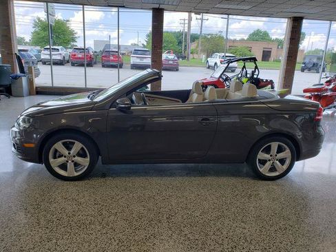 Used 2012 Volkswagen Eos Lux FWD image 2