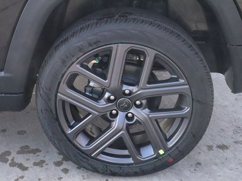 New 2026 Jeep Compass Latitude image 18