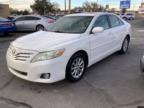 Used 2011 Toyota Camry XLE image 1