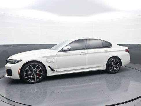 Used 2023 BMW 530e xDrive w/ Premium Package image 4