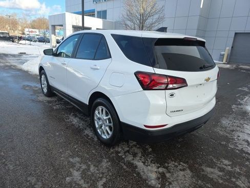 Used 2024 Chevrolet Equinox LS AWD/4WD image 2