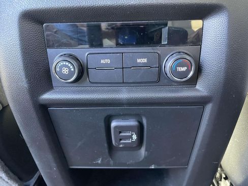 Used 2023 Chevrolet Traverse LS FWD image 12