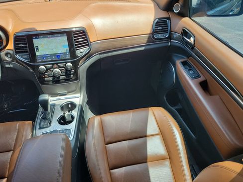 Used 2020 Jeep Grand Cherokee Overland AWD/4WD image 21