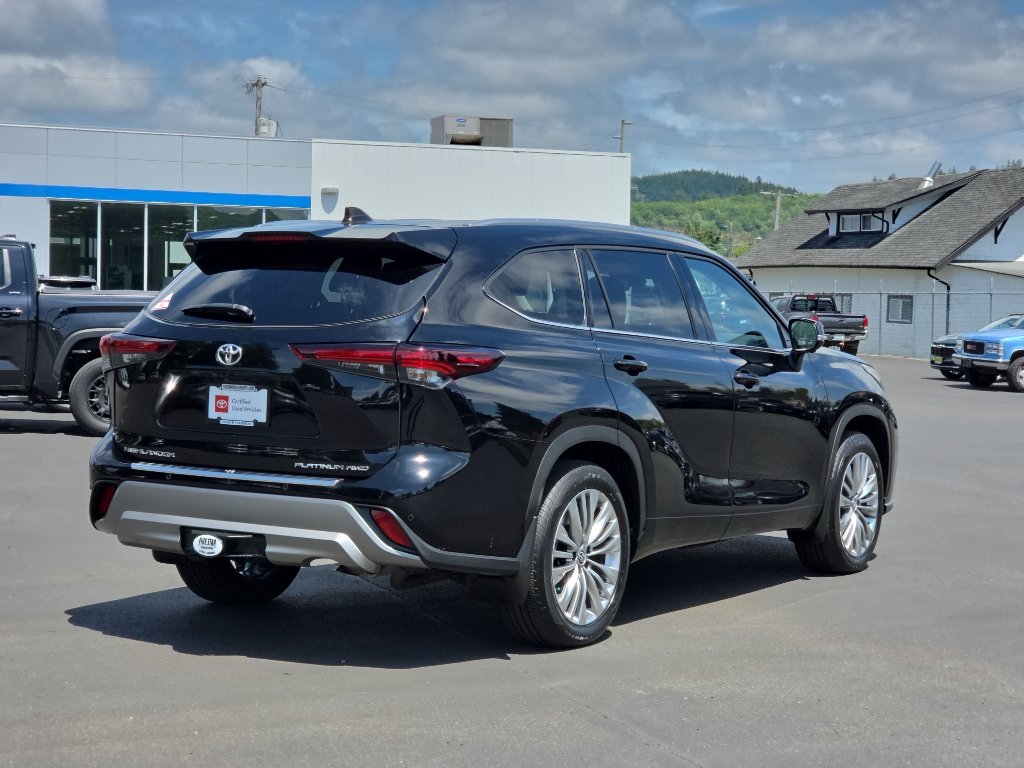 Used 2024 Toyota Highlander Platinum AWD/4WD image 5