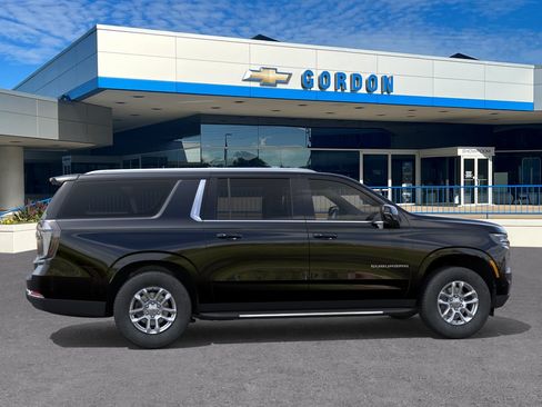 New 2026 Chevrolet Suburban LT w/ Comfort Package AWD/4WD image 5