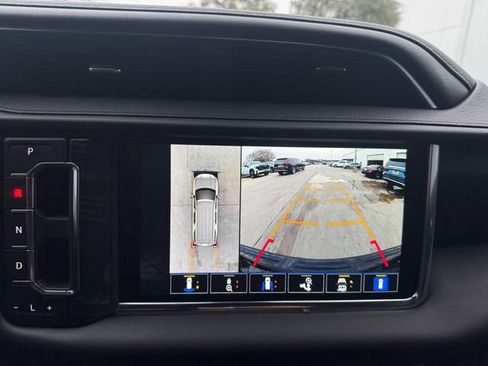 Used 2022 GMC Yukon XL Denali image 11