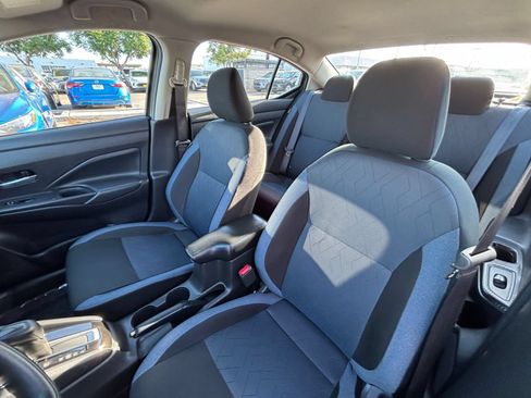 Used 2025 Nissan Versa SV FWD image 31
