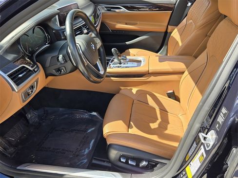 Used 2019 BMW 750i xDrive w/ Executive Package image 10