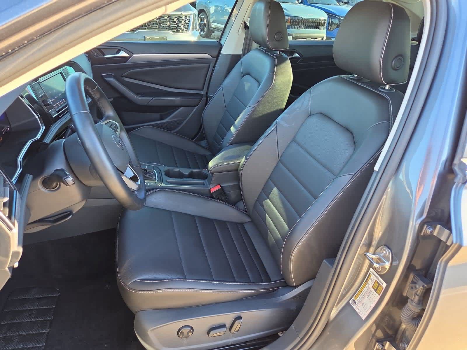 Used 2024 Volkswagen Jetta SE w/ Panoramic Sunroof Package FWD image 16