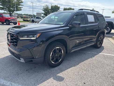 Used 2025 Honda Pilot TrailSport image 13