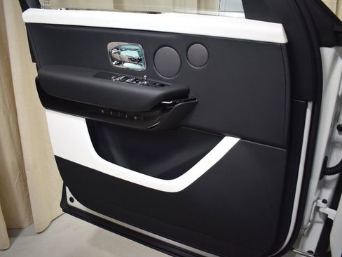 New 2026 Rolls-Royce Cullinan AWD/4WD image 39