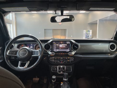 Used 2019 Jeep Wrangler Unlimited Sahara AWD/4WD image 31