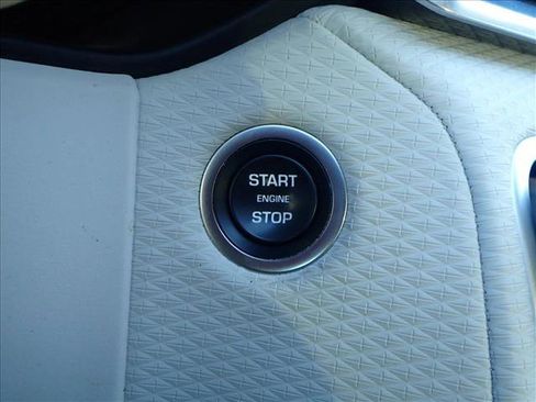 Used 2023 Land Rover Range Rover Velar R-Dynamic S image 24